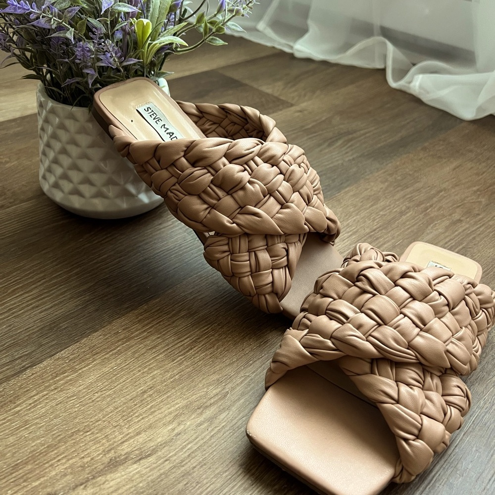 Flat shoes
